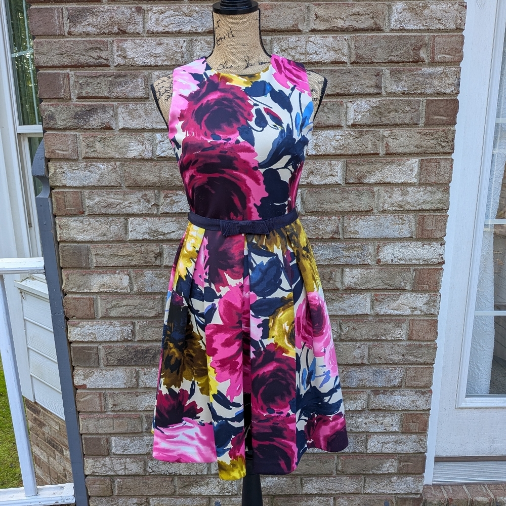 ⭐ Gorgeous 😍 Taylor floral scuba dress size 2
